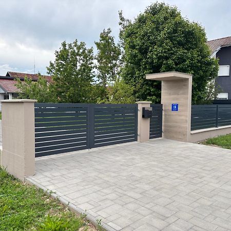 Apartament Kod Dide - Entry With Pin 0-24H Slavonski Brod Zewnętrze zdjęcie